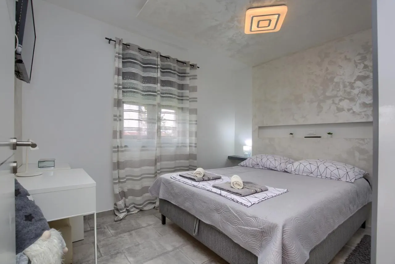 Luksuzni Apartmani Asi S Bazenom Fazana