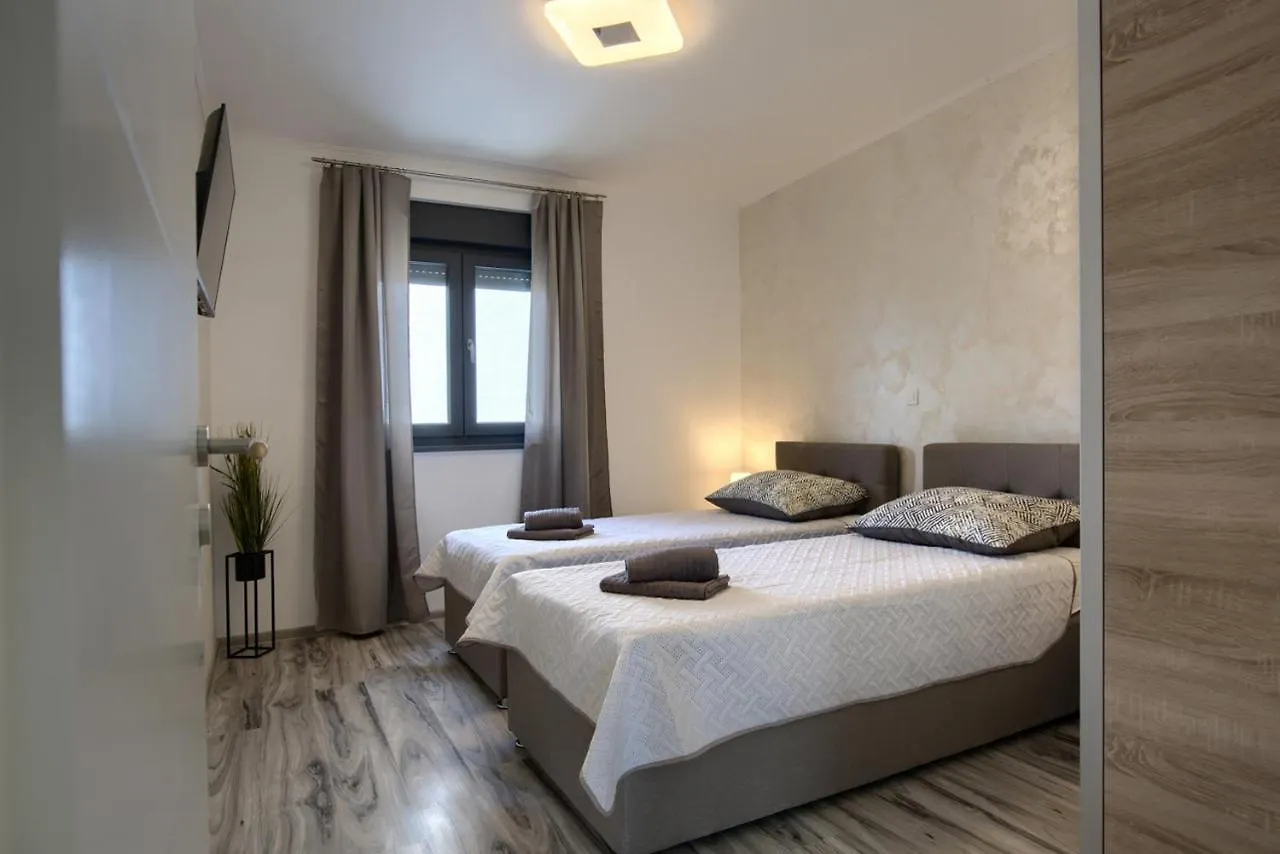 Luksuzni Apartmani Asi S Bazenom Fazana Apartment